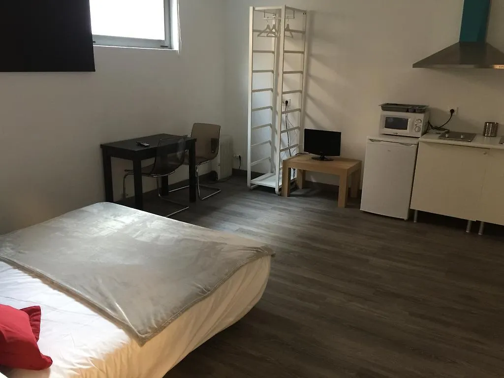 Room And Kitchen Bilbao Appartement
