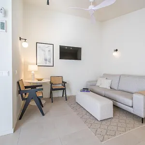 https://mlaga-centro-terraza-malaga.hotelsinnerja.org